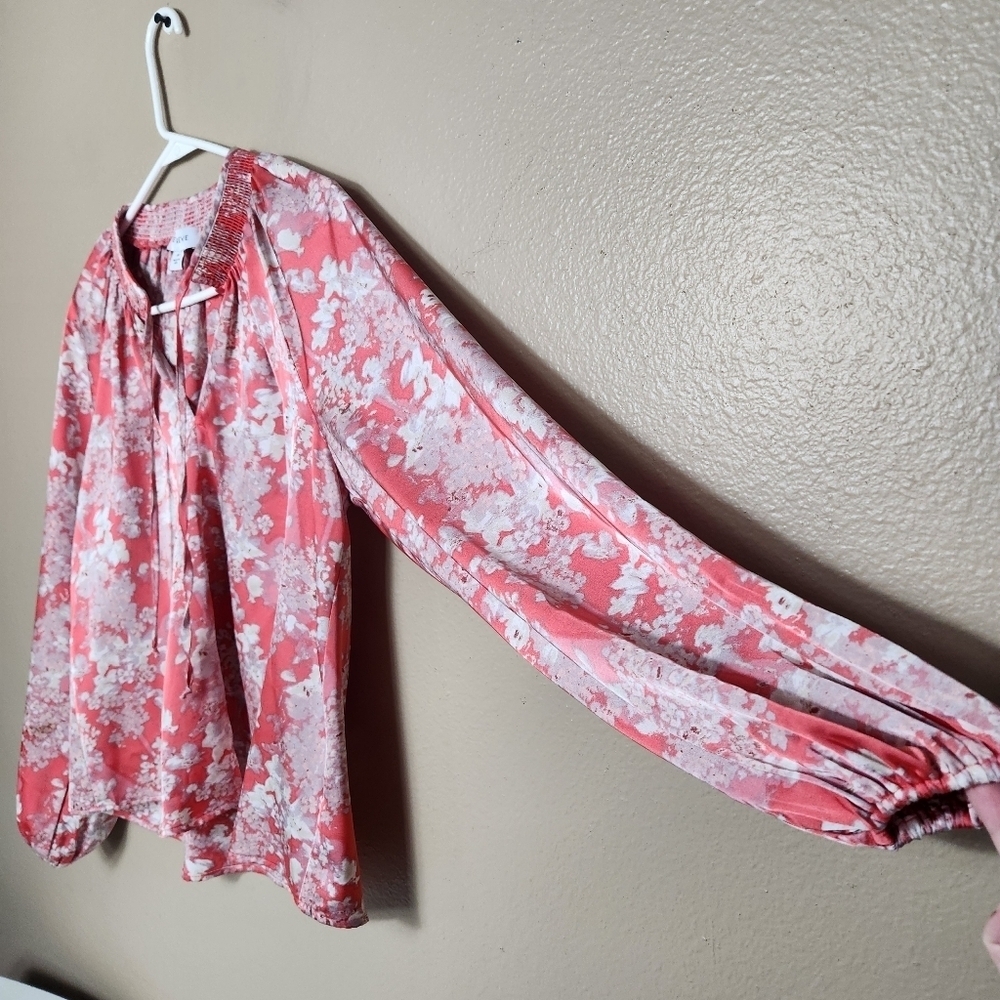 Evereve Keira Smocked Satin Long Sleeve Coral Floral Blouse |M| - Picture 4 of 7